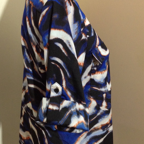 Calvin Klein || Woman’s light weight, long sleeve shirt size Medium - Picture 5 of 8